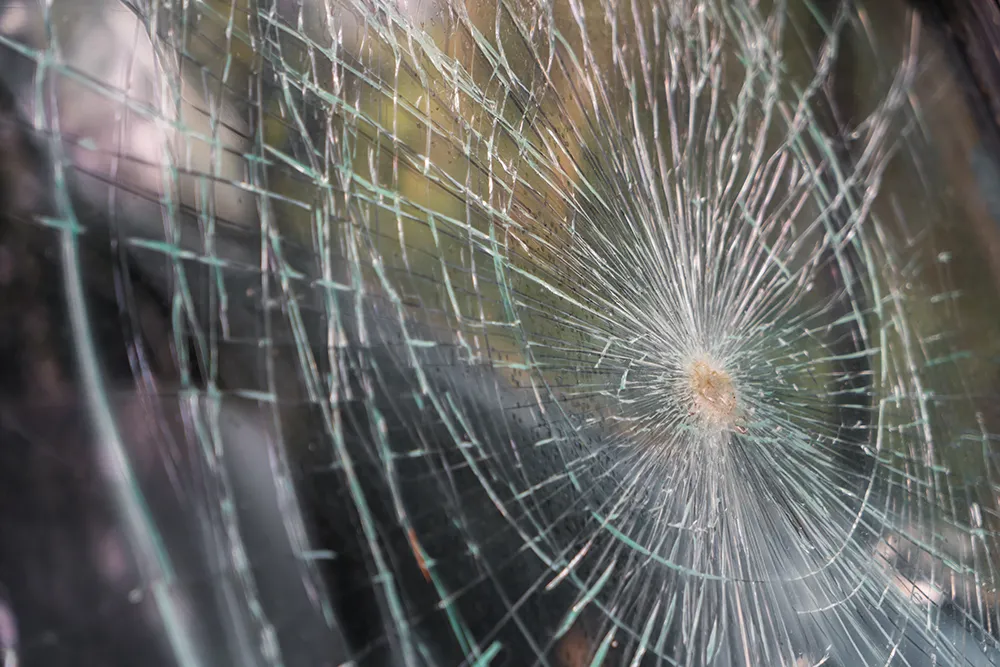 Featured image for “Can Heat Crack Your Windshield? Expert Advice for Vehicle Owners”